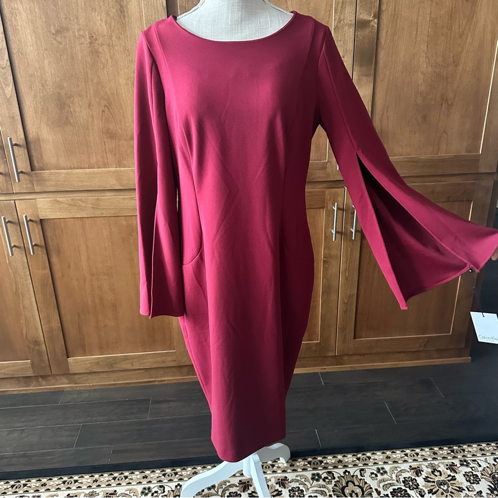 Calvin Klein || red burgundy sheath dress